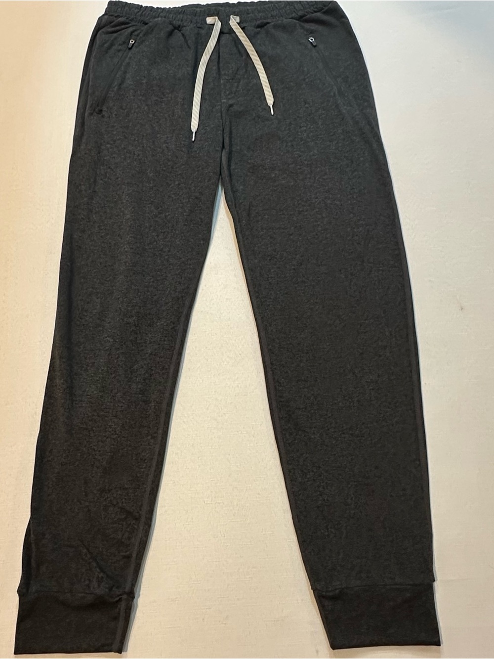 Vuori Heathered Charcoal Joggers Men’s Medium